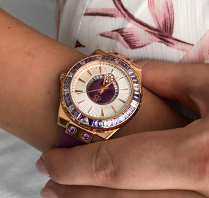 Ladies automatic watch with a purpur silk bracelet, a high quality 40h power reserve movement and beautiful coloured zircon stones on the dial.