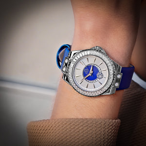 Ladies automatic watch with a purpur silk bracelet, a high quality 40h power reserve movement and beautiful white zircon stones on the dial.